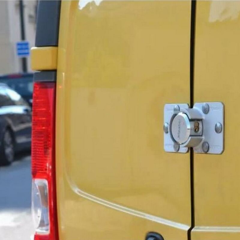 foto del prodotto master lock luccheto y cerniera auto antifurto auto chiavi 736eurd ideale para proteggere furgoni, camion, cancelli e distributori automatici
