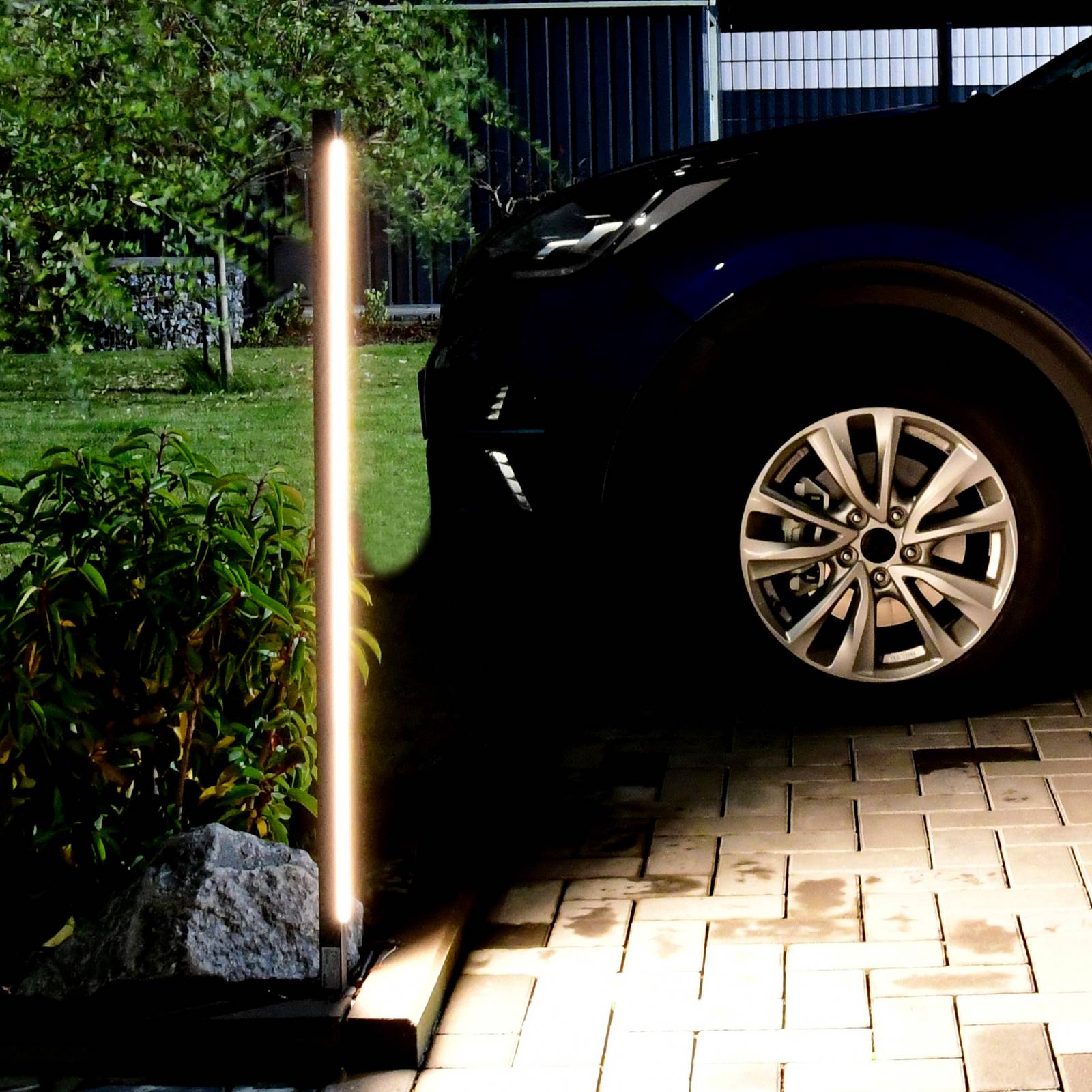 foto del prodotto megatron linea gartia lampada con picchetto a terra a led, 15w 827
