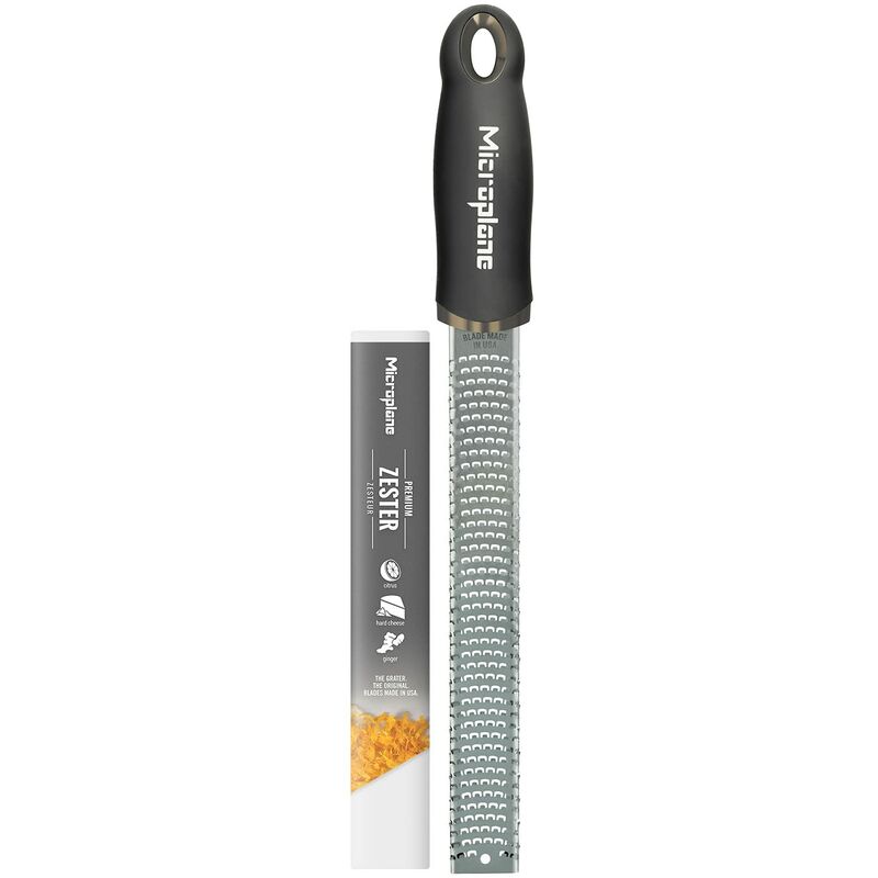 foto del prodotto microplane grattugia zester nero ideale per agrumi, formaggio a pasta dura, zenzero, cioccolato e noce moscata con lama fine made in usa