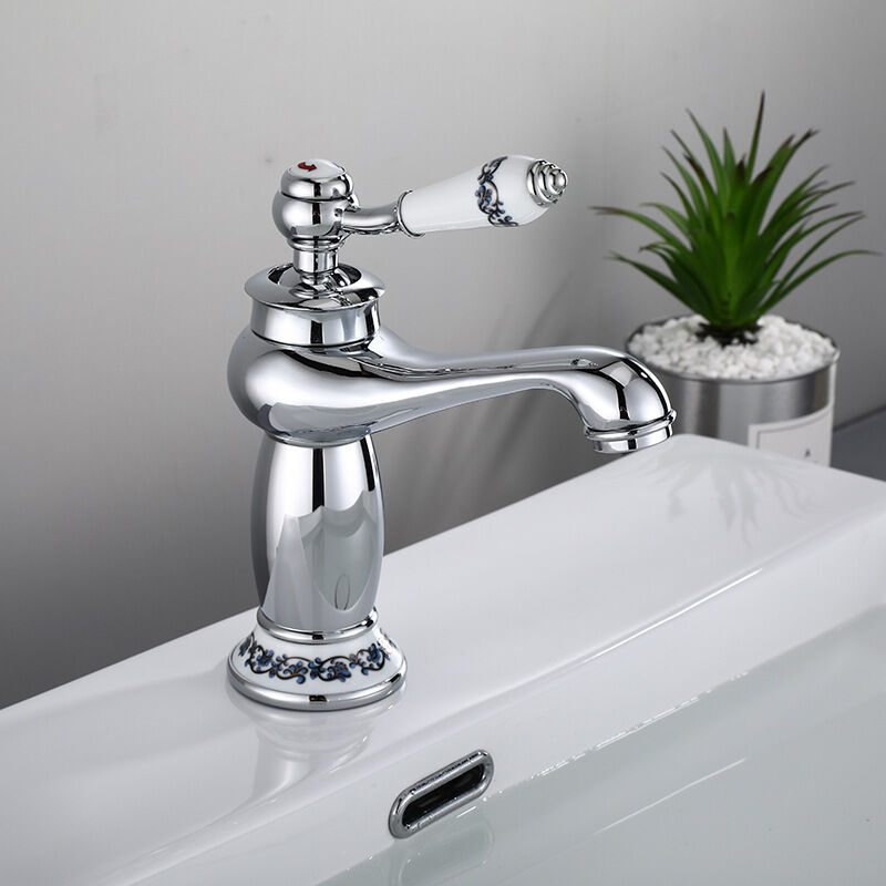 foto del prodotto miscelatore monoblocco per lavabo da bagno in stile vittoriano cromato di lusso, rubinetto classico per acqua calda e fredda cromo 