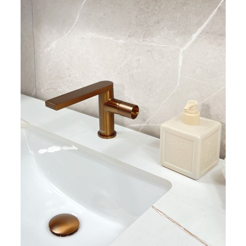 foto del prodotto miscelatore monocomando moderno per lavabo oro rosa spazzolato syrma