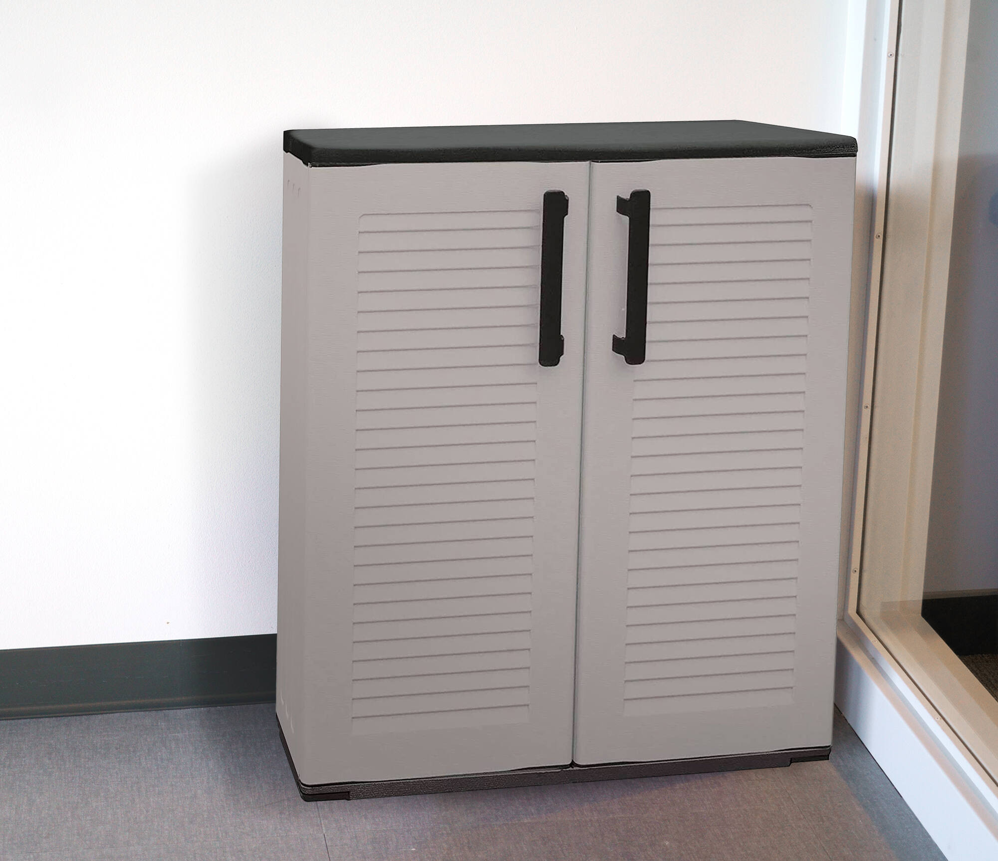 foto del prodotto mobiletto multiuso da esterno o amordel, armadio basso a 2 ante e 3 ripiani in polipropilene, 100 made in italy, cm 68x37h84, colore grigio