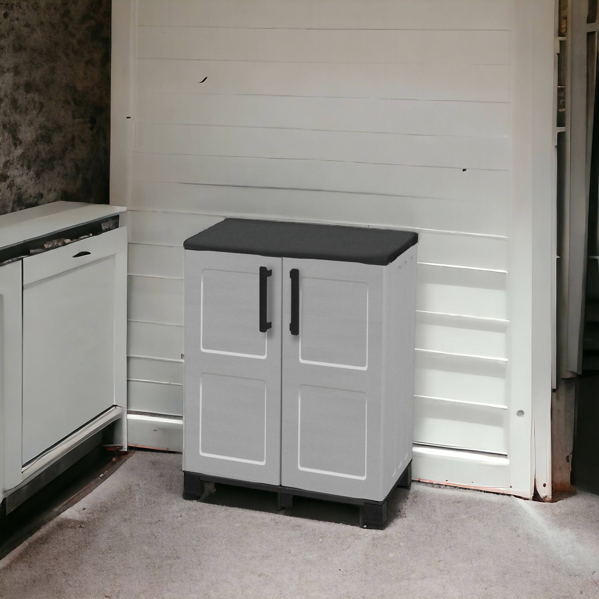 foto del prodotto mobiletto multiuso da esterno o anthony, armadio basso a 2 ante e 1 ripiano in polipropilene, 100 made in italy, cm 68x37h90, colore grigio chiaro