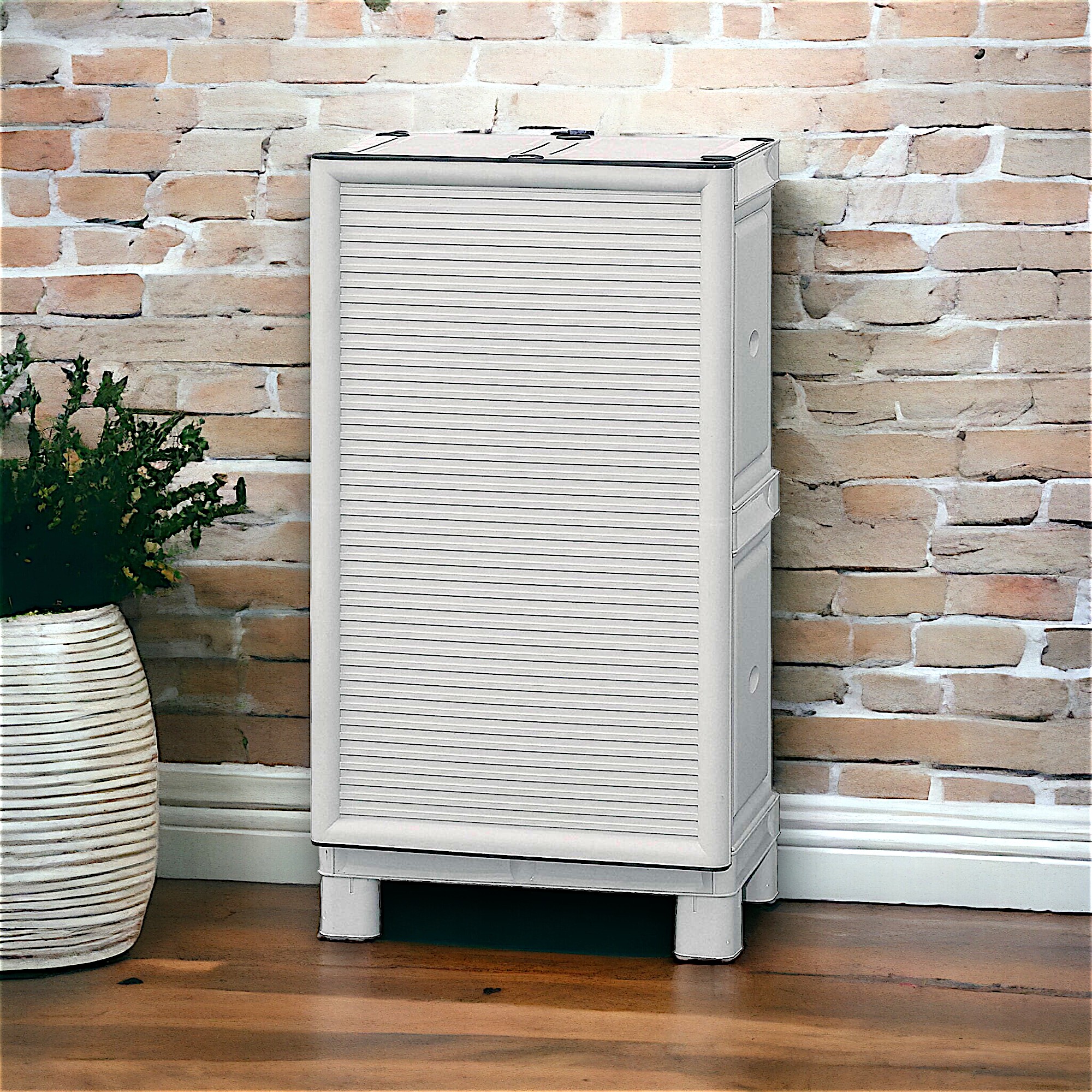 foto del prodotto mobiletto multiuso da esterno o arlinda, armadio basso a 1 anta e 1 ripiano in polipropilene, 100 made in italy, cm 50x39h92, colore grigio chiaro