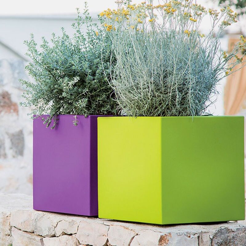 foto del prodotto monacis vaso cromia cube quadrato decorazione a tinta unita in resina made in italy viola 40 cm