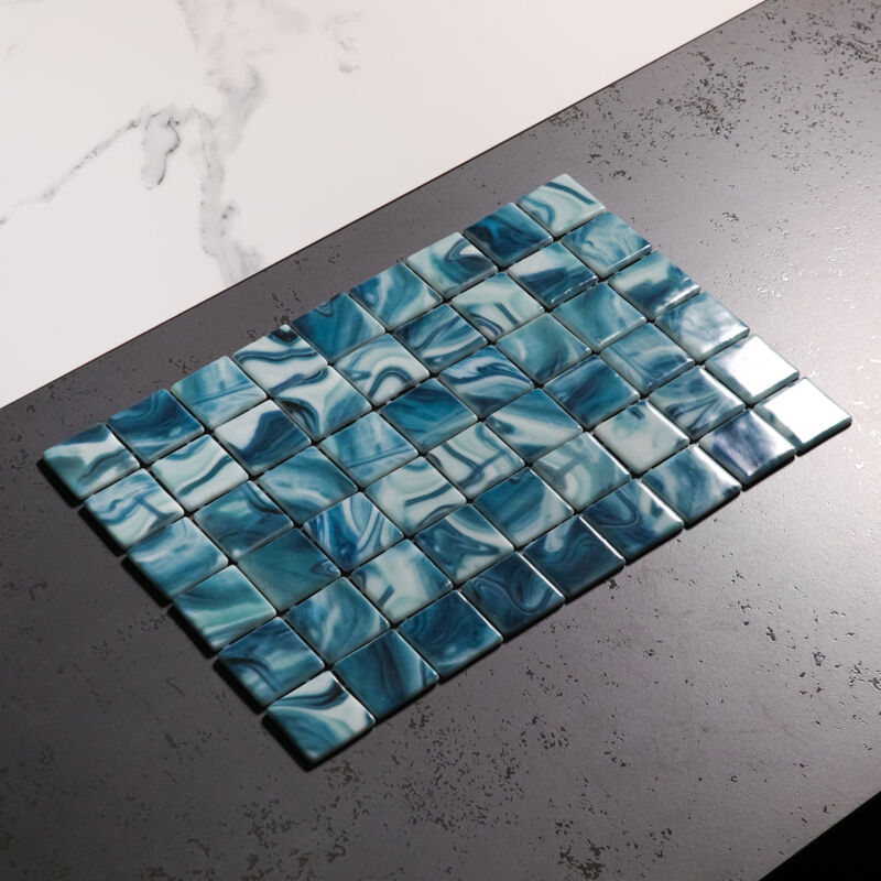 foto del prodotto mosaico in vetro pressato su rete per piscina 31.5cm x 47,7cm modena como pool