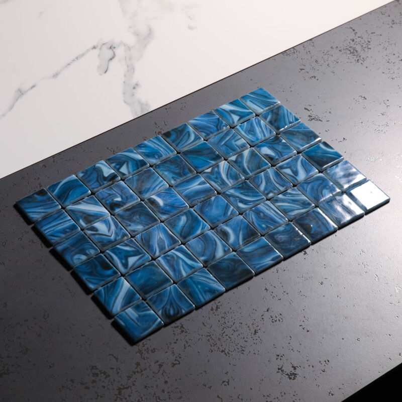 foto del prodotto mosaico in vetro pressato su rete per piscina 31.5cm x 47,7cm modena mexico pool