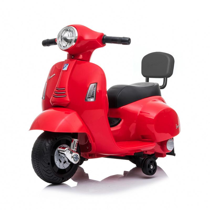 foto del prodotto moto elettrica per bambini vespa gts rosso elettrico per bambini con batteria 6v, tre ruote, pedalino acceleratore, ef