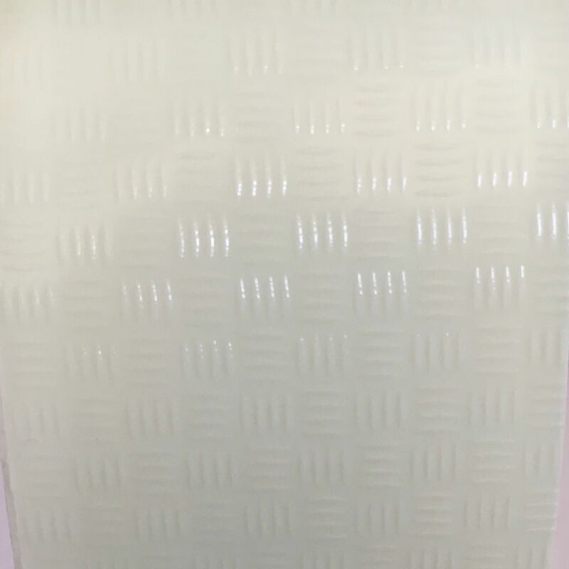 foto del prodotto nastro adesivo antiscivolo luminescente non abrasivo calpestabile a piedi nudi lunghezza 50mm x 5 mt