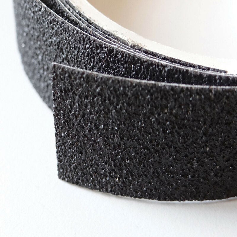 foto del prodotto nastro adesivo antiscivolo nero extra grip super forte 25 50mm lunghezza 50mm x 6mt