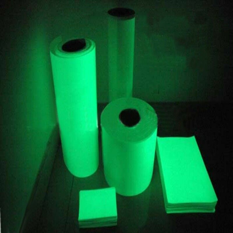 foto del prodotto nastro adesivo luminescente fosforescente che si illumina al buio classe c larghezza 30cm x 20cm 2 fogli 