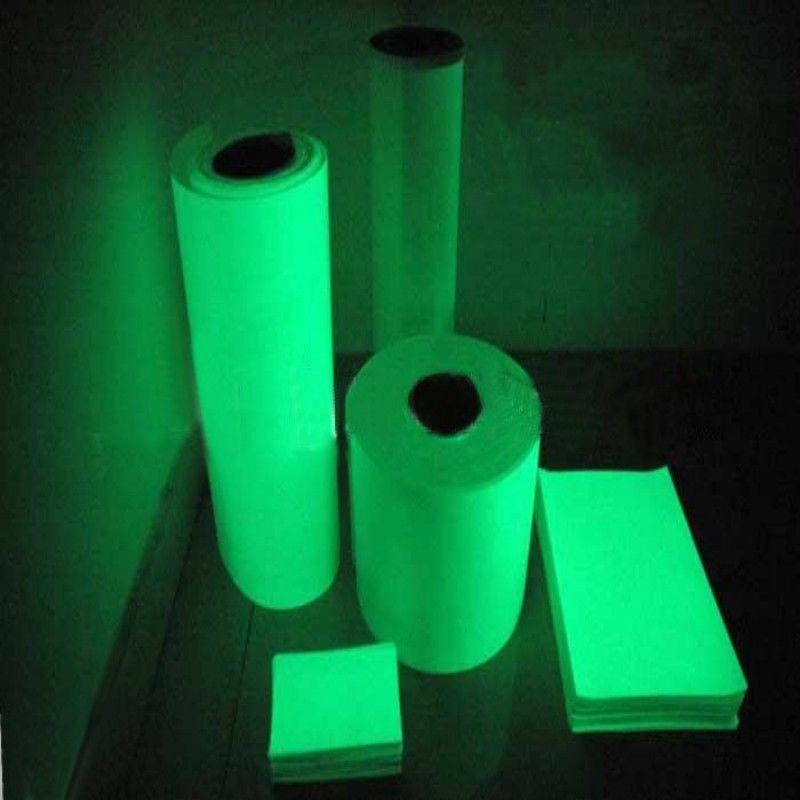 foto del prodotto nastro adesivo luminescente fosforescente che si illumina al buio classe c larghezza 9cm x 18cm