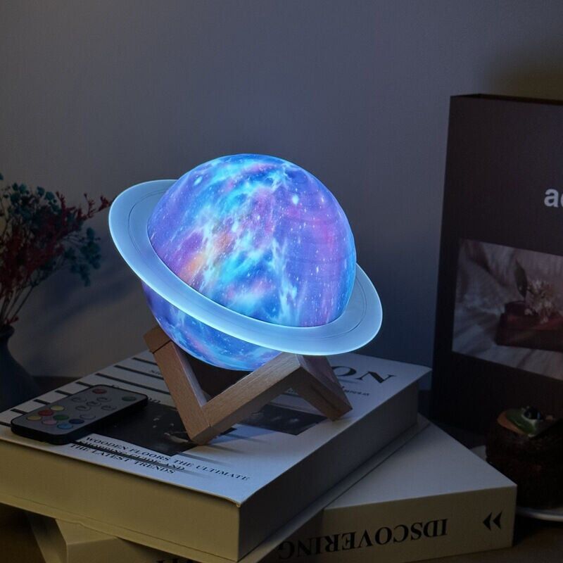 foto del prodotto nuovo suono stereo hifi 3d aggiornato, ricarica wireless, subwoofer, pianeta led, luce notturna da comodino, altoparlante ambientale creativo per
