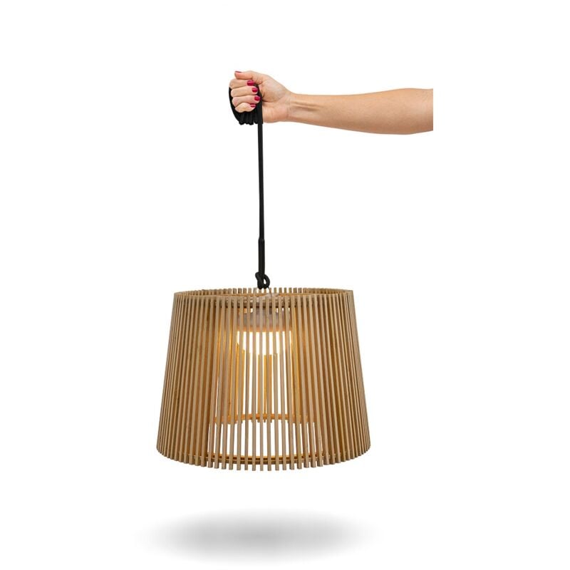 foto del prodotto okinawa hang lampada a sospensione con luce led calda e batteria ricaricabile. realizzata in spagna con fibre naturali