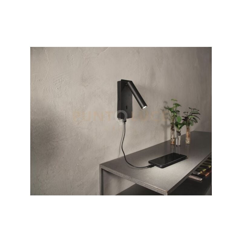 foto del prodotto ondaluce applique in metallo nero a led con presa usb ap.telescope nero