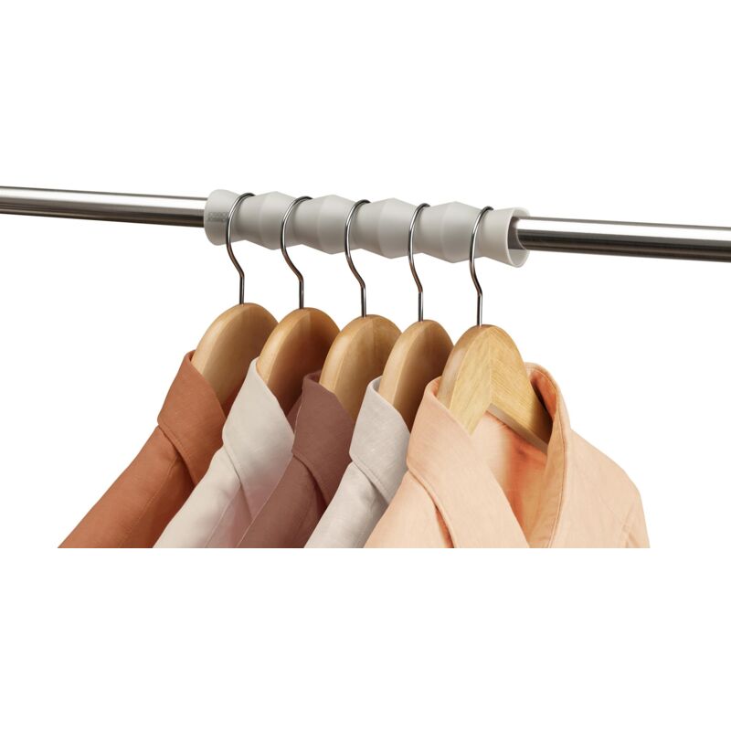 foto del prodotto orderly distanziatori per asta armadio appendiabiti, 2 pezzi, per uso con camicie, gonne e pantaloni joseph joseph