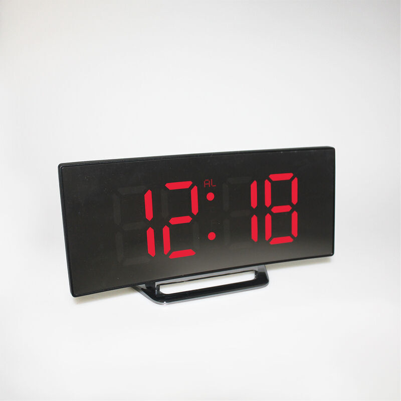foto del prodotto orologio elettronico di superficie creativo orologio led a grande schermo rosso