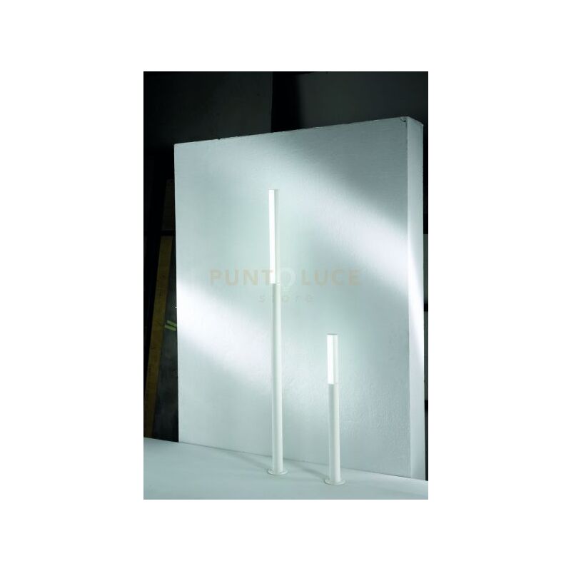 foto del prodotto paletto con luce led tommy per esterni con struttura in alluminio bianco e diffusore in policarbonato plt.tommy 180 b.co