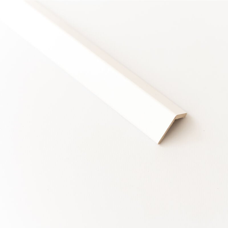 foto del prodotto paraspigolo in mdf bianco mm.28x28x3000