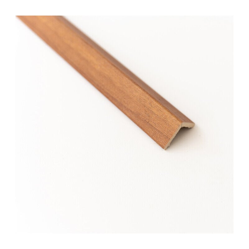 foto del prodotto paraspigolo in mdf noce tanganica mm.28x28x3000
