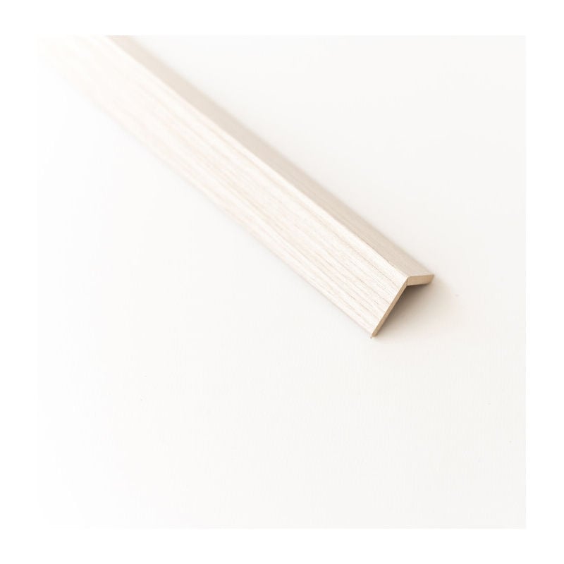 foto del prodotto paraspigolo in mdf rovere sbiancato mm.28x28x3000