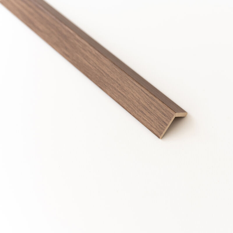 foto del prodotto paraspigolo in mdf rovere scuro mm.28x28x3000