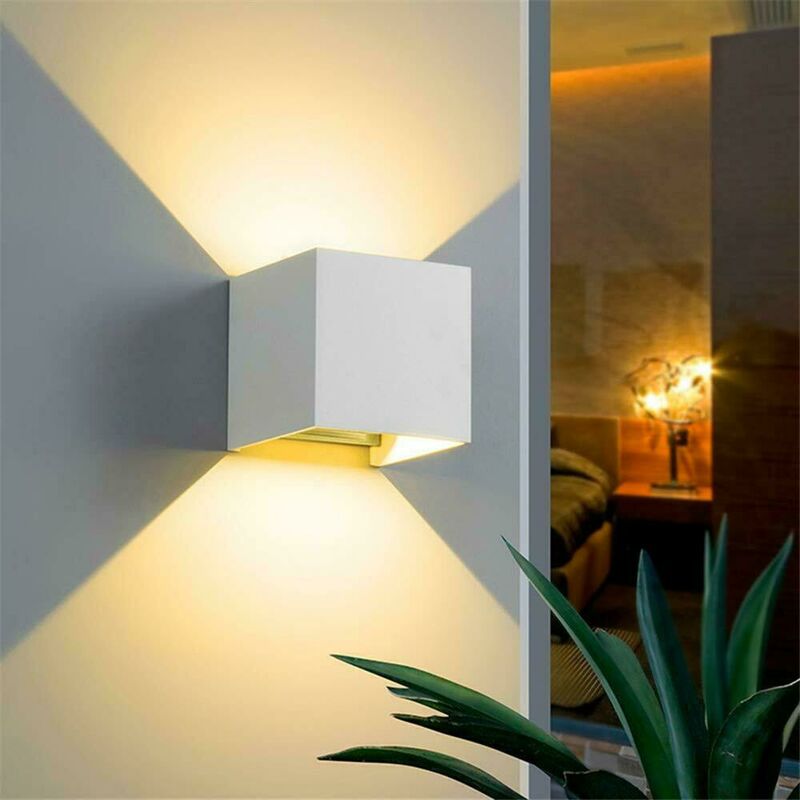 foto del prodotto partenopea utensili applique lampada design moderno a led cob forma cubo 6w bianco con luce calda 3000k
