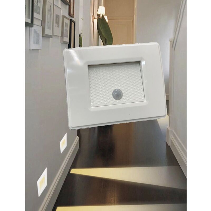 foto del prodotto partenopea utensili faretto segnapasso led da parete con sensore movimento compatibile scatola 503colore nero luce fredda