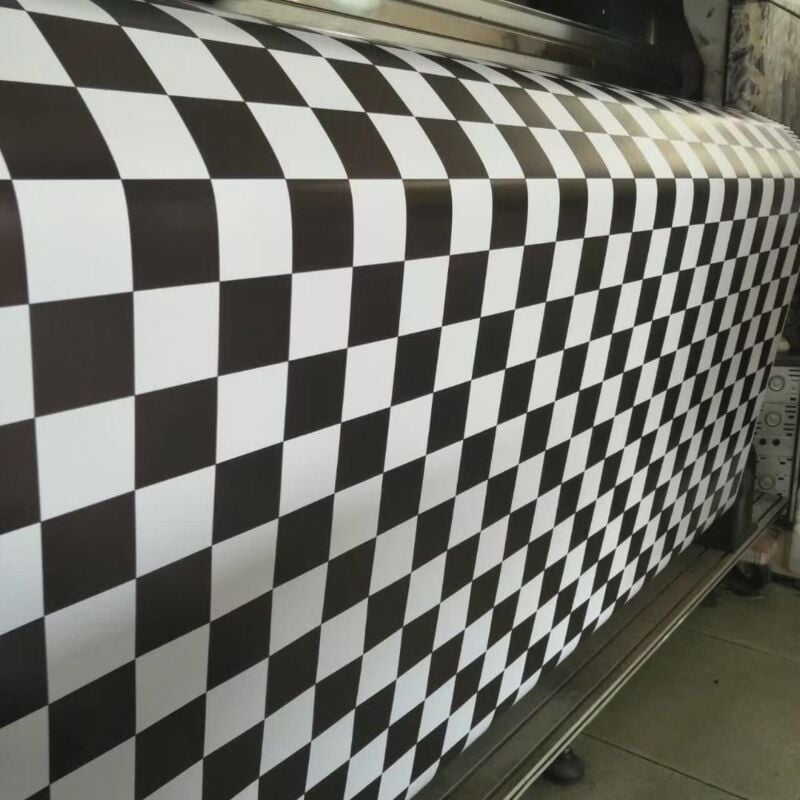 foto del prodotto pellicola adesiva con bandiera a scacchi bianco nero per decorazione misura 152cm x 50cm