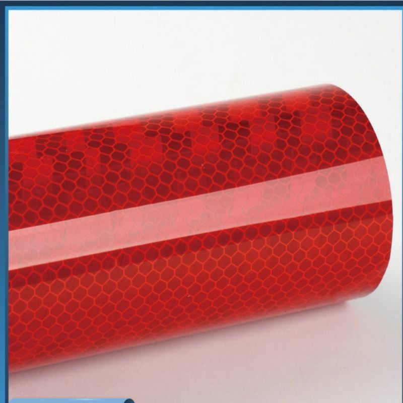 foto del prodotto pellicola adesiva retroriflettente in microsfere ad alta intensit in pet colore rosso, misura 1240mm 124cm x 100cm