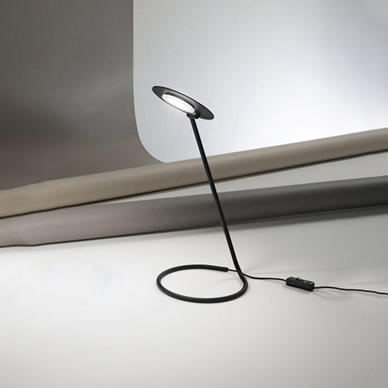foto del prodotto perenz kobra lamapada da tavolo in metallo colore nero led 5w 425lm 3000k orientabile