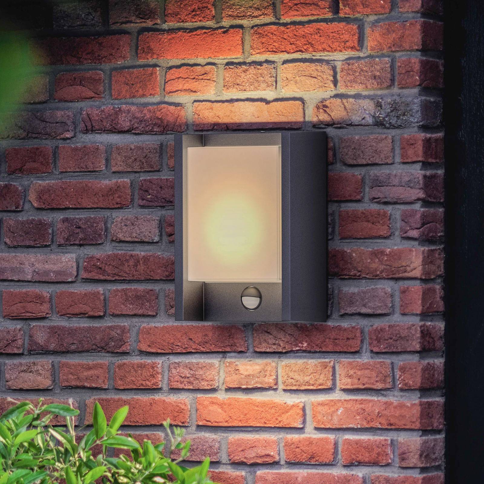 foto del prodotto philips applique a led arbour ue, sensore, 2.700 k