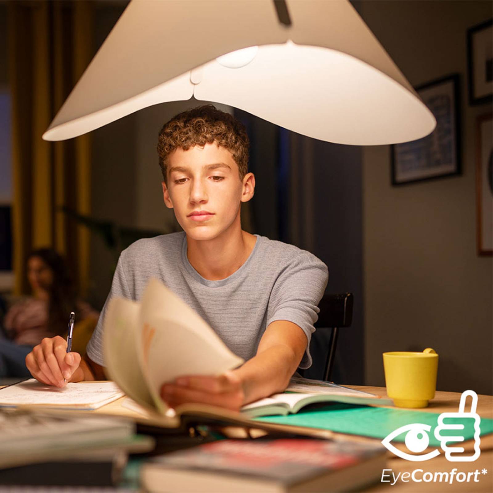 foto del prodotto philips e27 7w 827 lampadina led filamenti