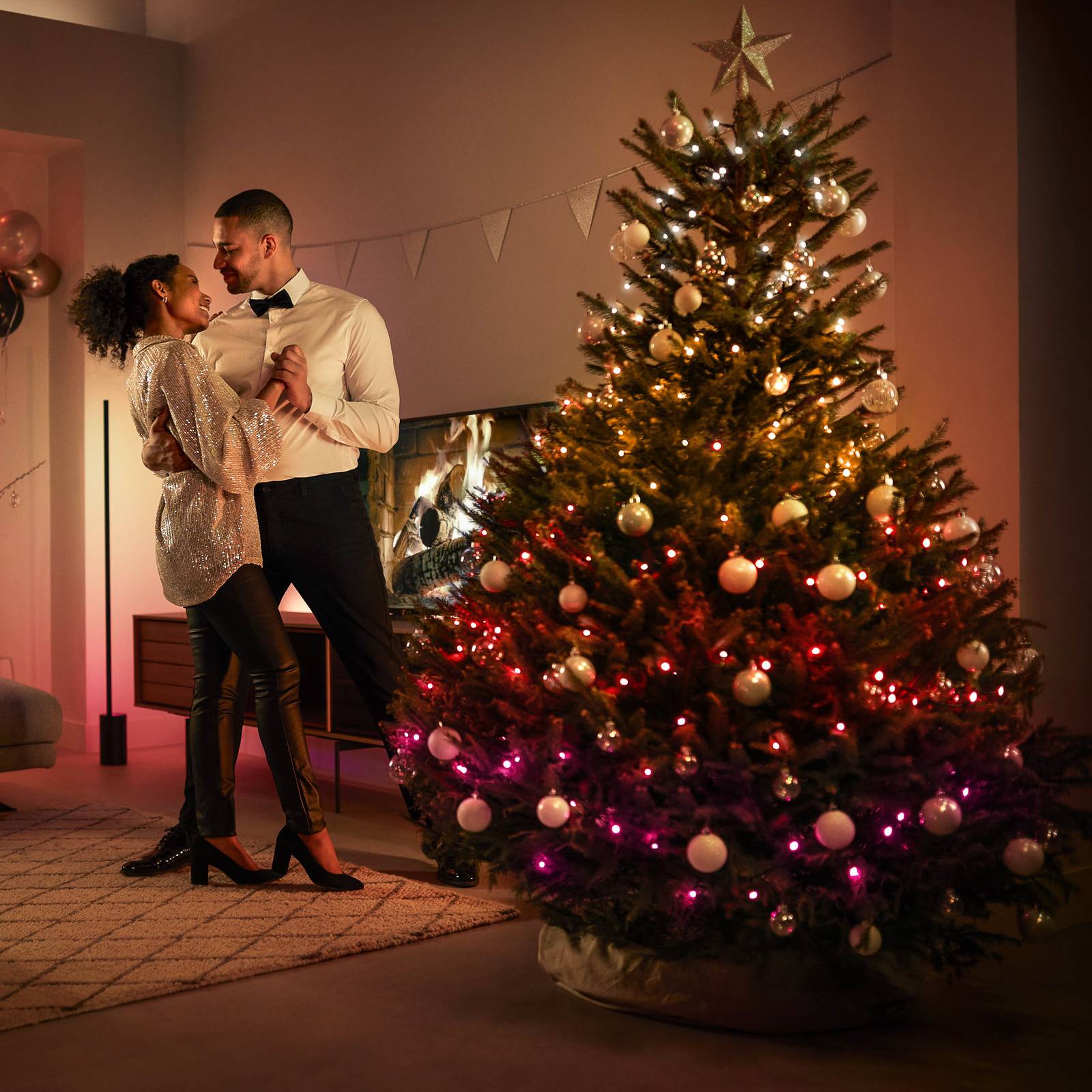 foto del prodotto philips hue festavia luci luminose led, cct rgb 40m