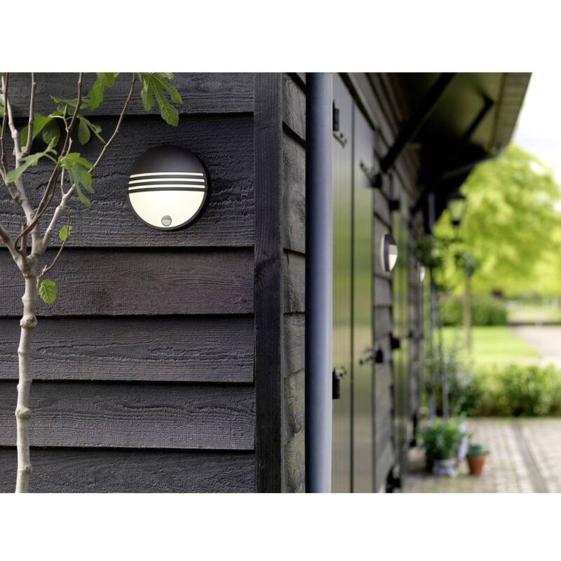 foto del prodotto philips led yarrow 172973016 lampada da parete per esterni con rilevatore di movimento led monocolore led a montaggio