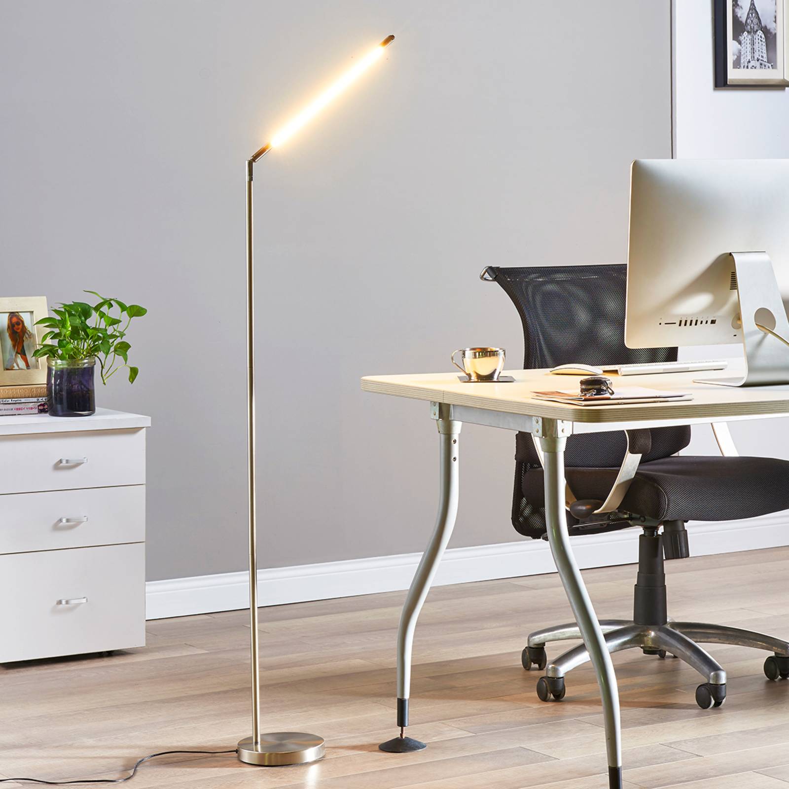 foto del prodotto piantana led lindby jabbo, 163 cm, nichel, metallo