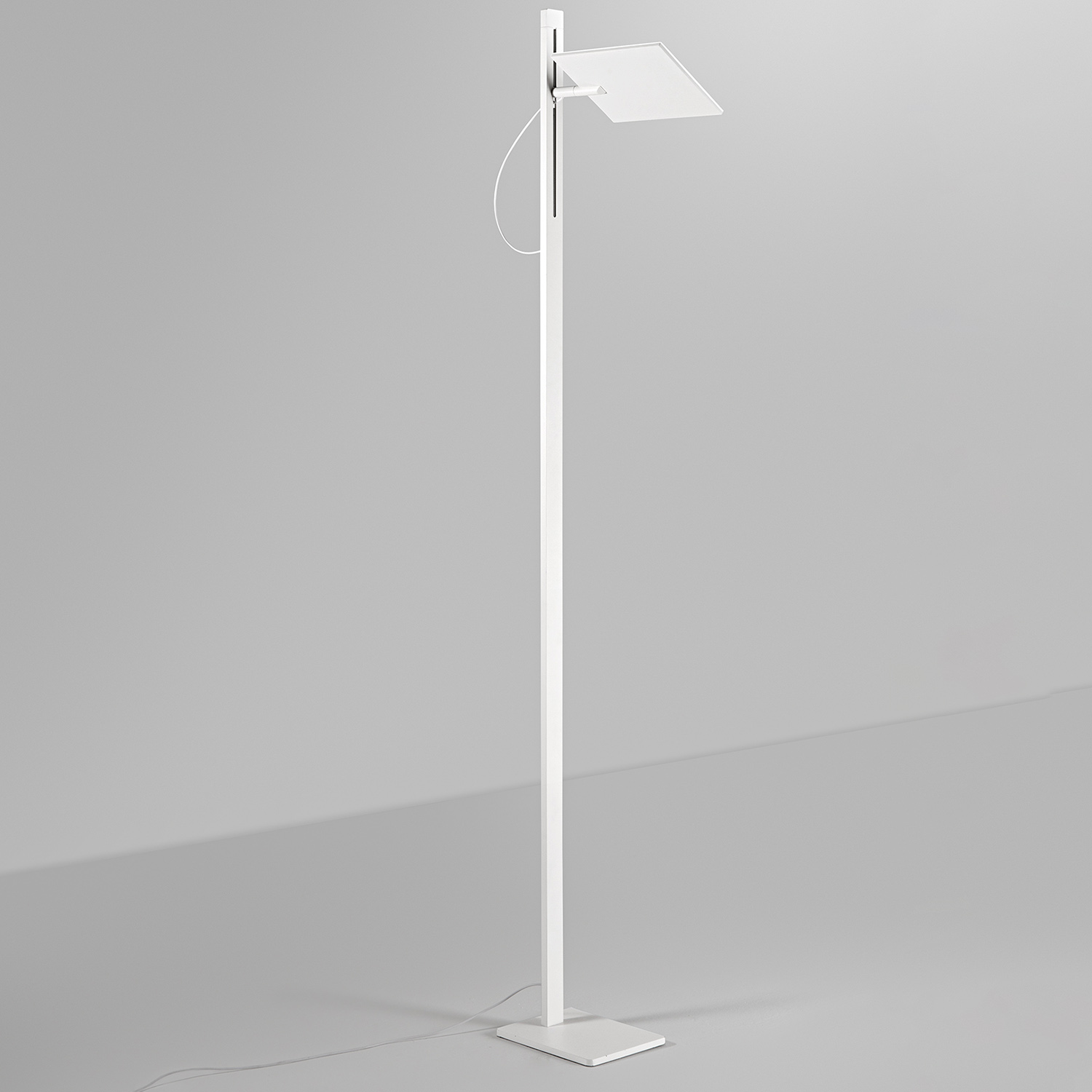 foto del prodotto piantana moderna radiante metallo bianco opaco acrilico led 24w cct dimmerabile