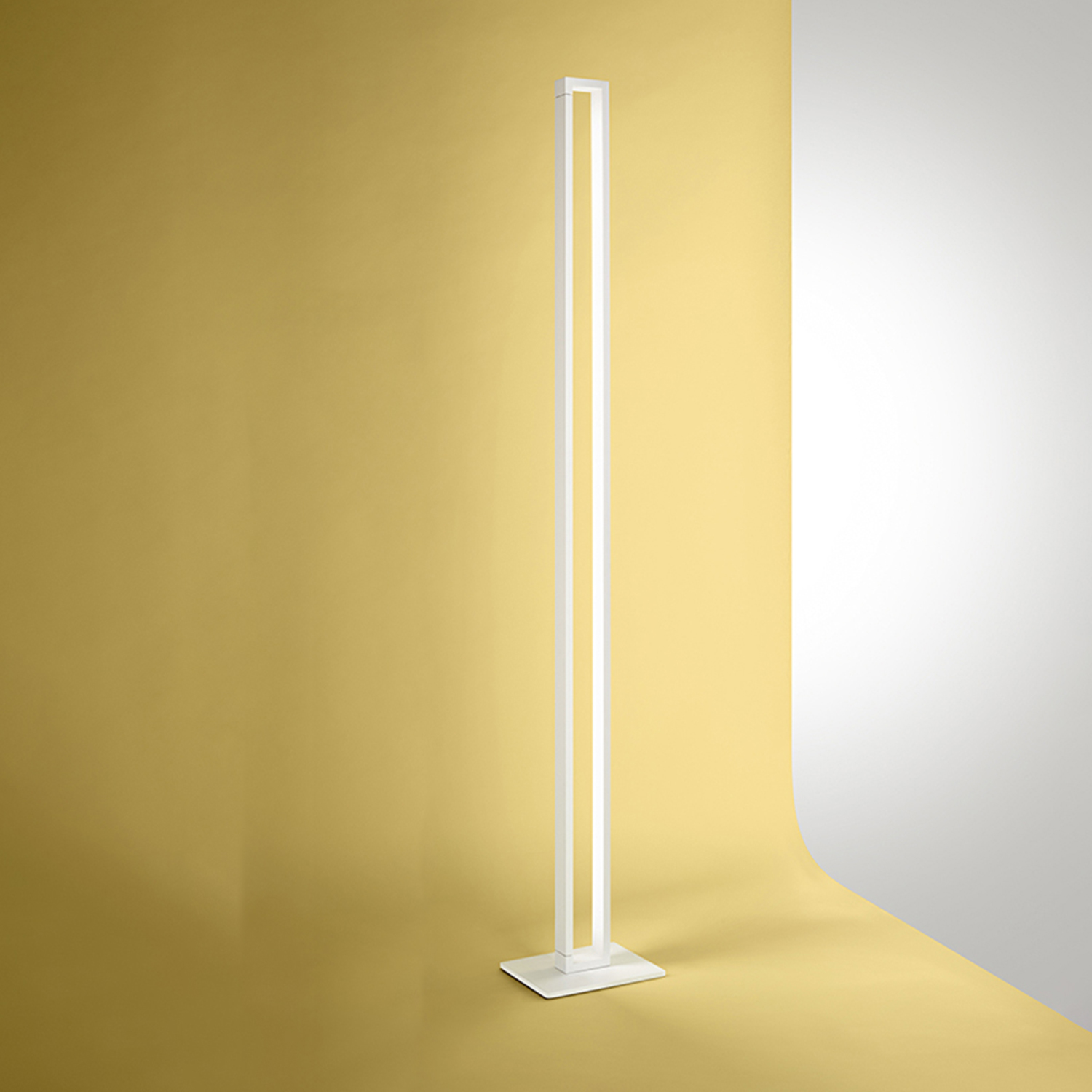 foto del prodotto piantana moderna sway metallo bianco acrilico led 27w 3000k