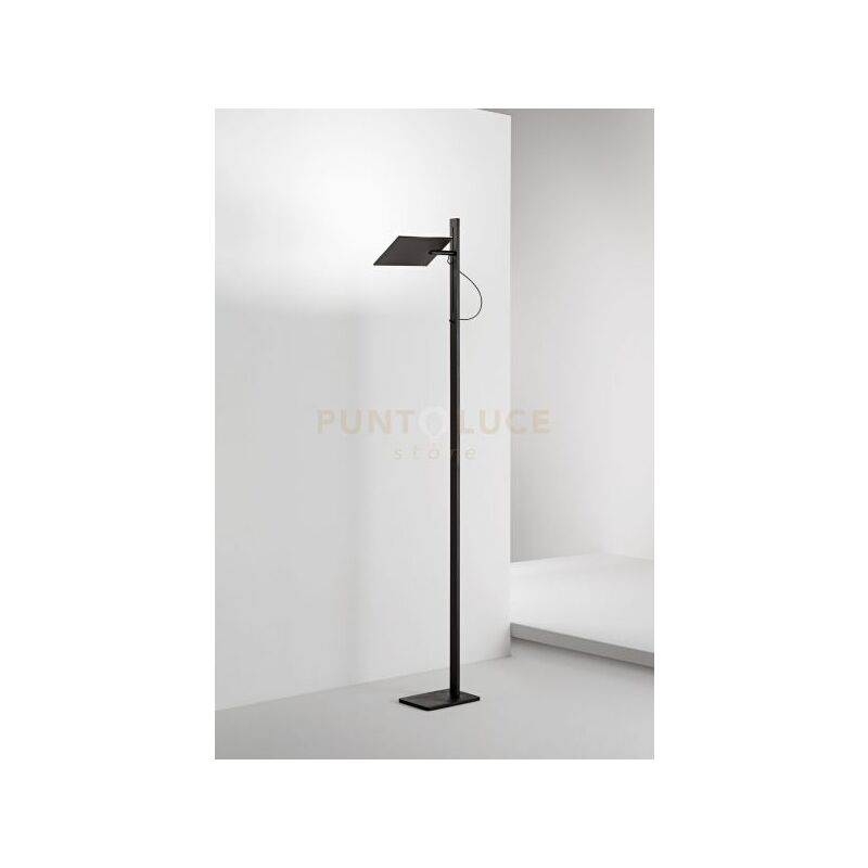 foto del prodotto piantana radiante in metallo e alluminio nero opaco dimmerabile e orientabile a led 24w 2160lm cct 2700k 3000k 4000k