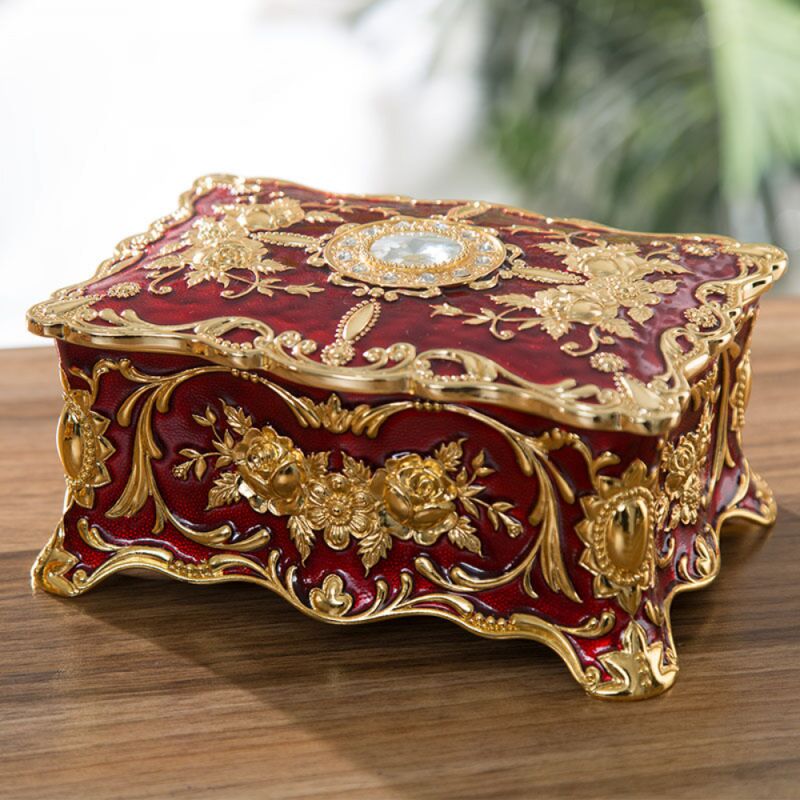 foto del prodotto piccola scatola portagioie vintage rossa per anelli, orecchini, organizer portaoggetti con finitura anticata e incisa, ideale come regalo di