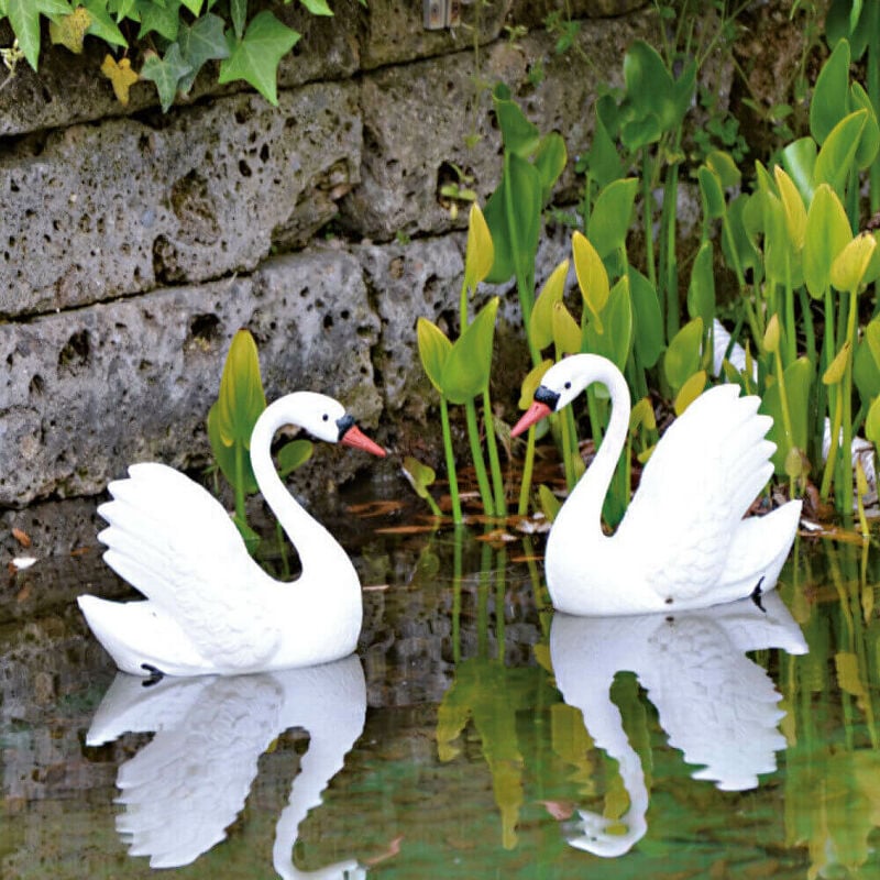 foto del prodotto piccolo cigno decorativo per laghetti da giardino