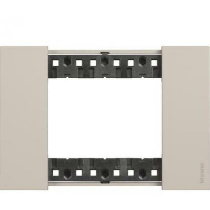 foto del prodotto placca bticino living now 3 moduli colore sabbia ka4803km