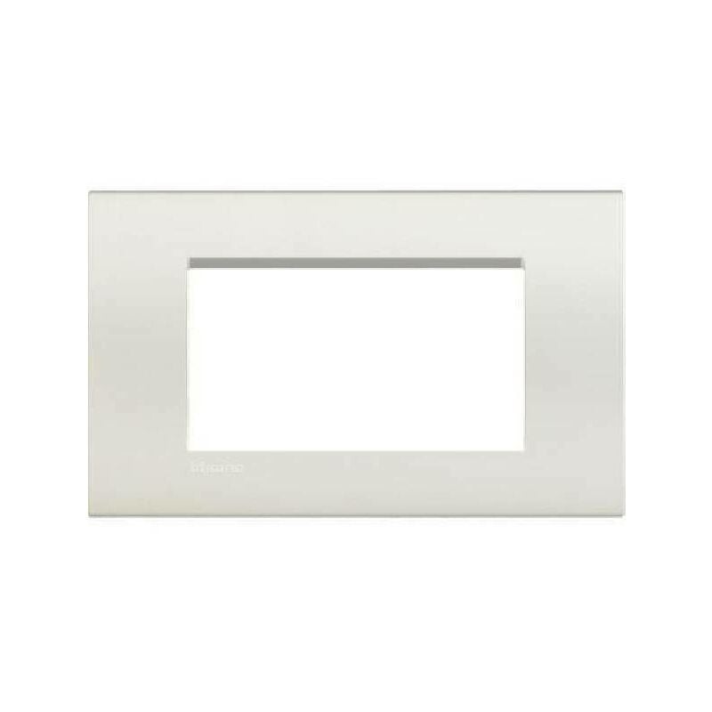 foto del prodotto placca quadra bianca livinglight 4 moduli bticino lna4804bi