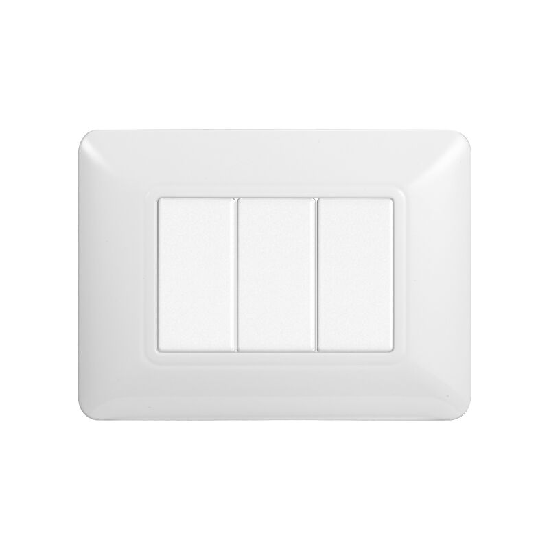 foto del prodotto placca serie solar, 3 moduli, plastica, bianca, compatibile con serie bticino matix ettroit mt83301