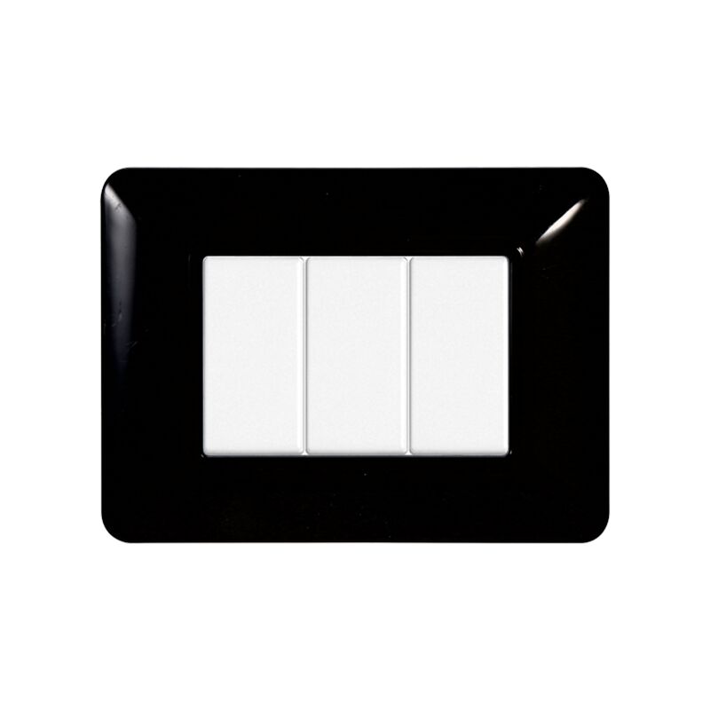 foto del prodotto placca serie solar, 3 moduli, plastica, nera, compatibile con serie bticino matix ettroit mt83302