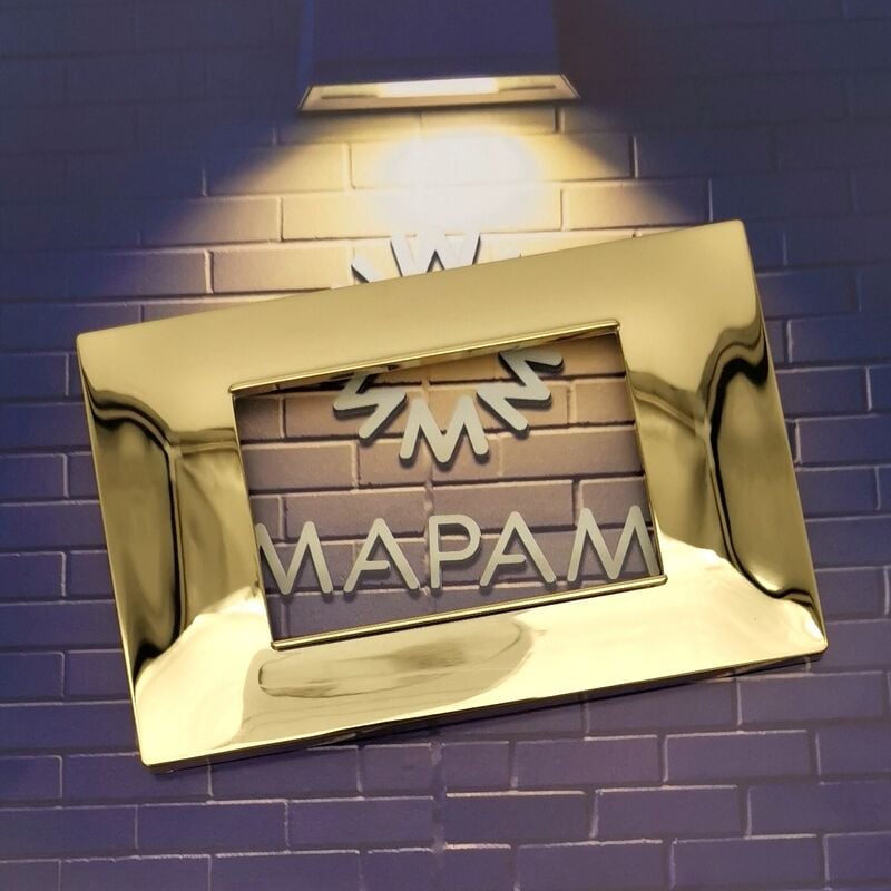 foto del prodotto placche compatibili vimar plana 2 3 4 7 posti t05-7 posti-oro lucido