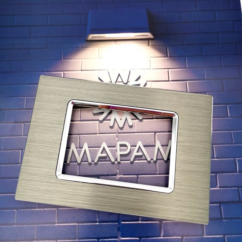 foto del prodotto placche in alluminio spazzolato compatibili con supporti vimar plana placca 3 4 7 moduli posti t04- 3 posti - grigio