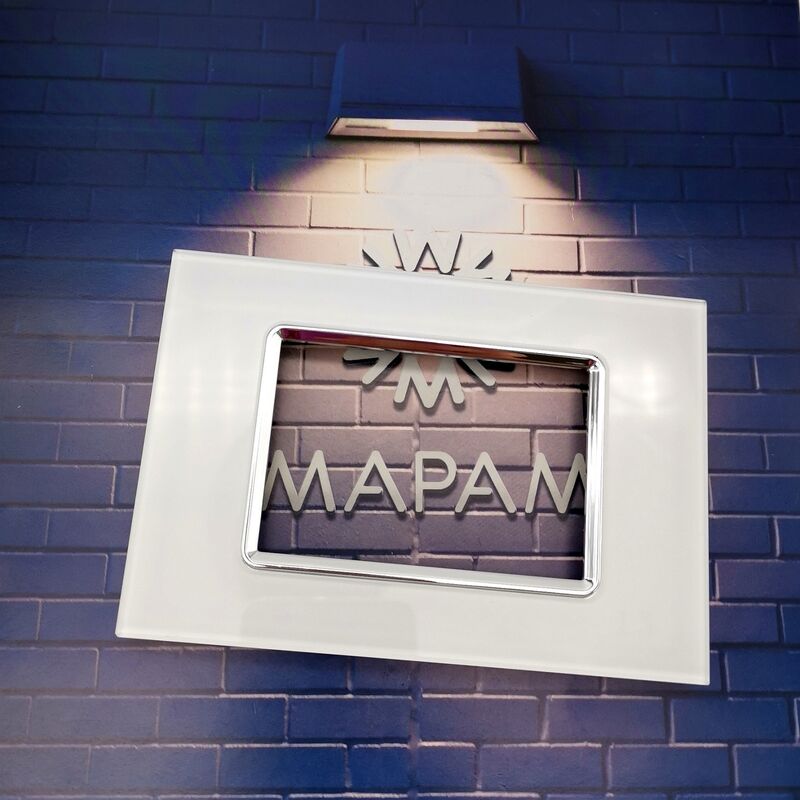 foto del prodotto placche vetro compatibili per supporti vimar plana placca 3 4 7 moduli posti t01 - 4 posti - bianco