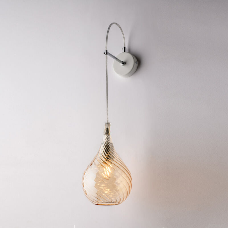foto del prodotto pluvia applique in ferro con vetro ambra pyrex 1 luce .14 p.21 bl264 ap1 am