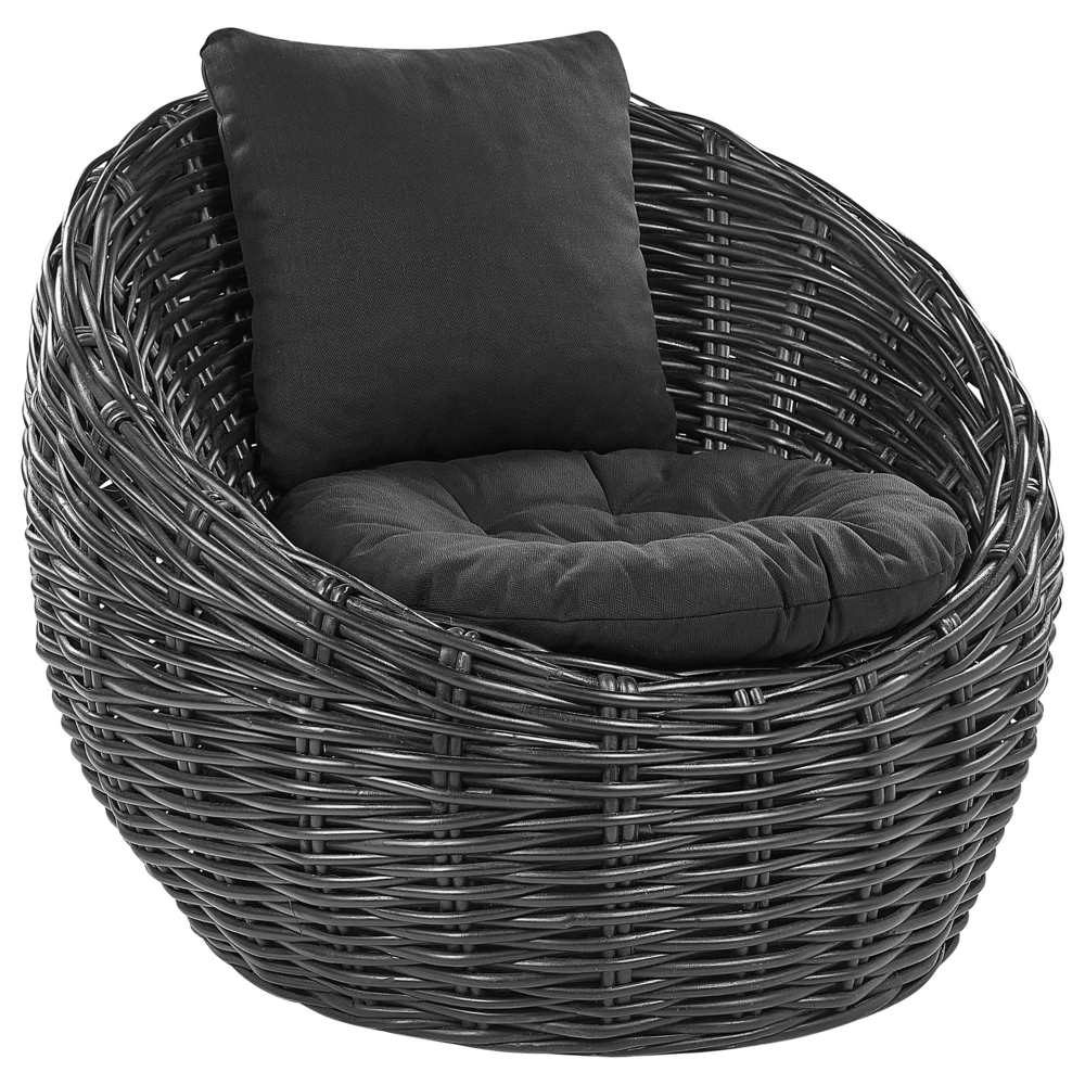foto del prodotto poltrona da esterno in rattan nero con seduta ampia e cuscino giardino bordo piscina terrazza